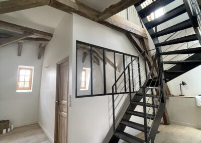 rénovation appartement rennes. visualisation de l'espace cage escalier où les travaux d'électricité ont été réalisés