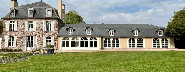 Rénovation d'une longère pour transformation en une salle de réception. Réalisation des travaux en électricité, plomberie, chauffage et ventilation.